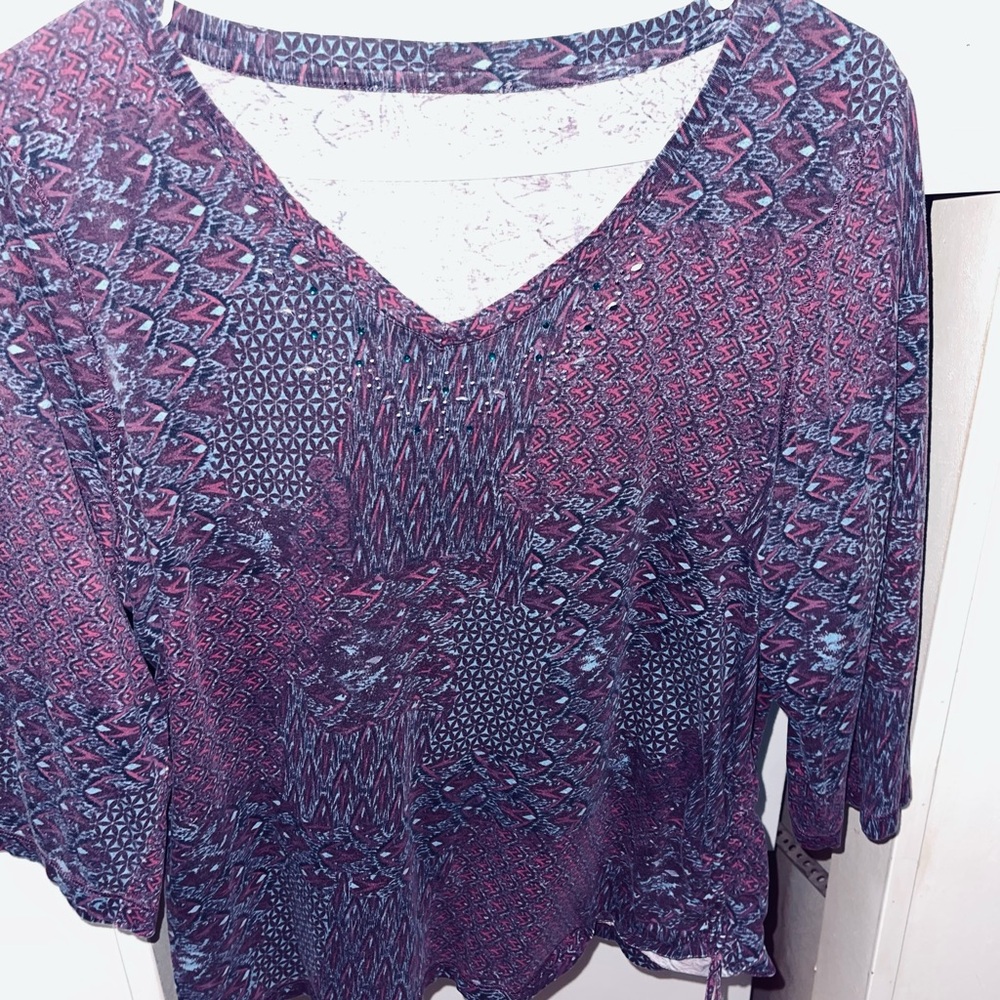 V-Neck Patchwork Print Top in Burgundy and Navy